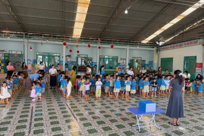 Tập thể cán bộ quản lý, giáo viên nhân viên và phụ huynh học sinh trường MN Tạ Thị Kiều chung tay ủng hộ đồng bào vùng bị bão lũ Tập thể cán bộ quản lý, giáo viên nhân viên và phụ huynh học sinh trường MN Tạ Thị Kiều chung tay ủng hộ đồng bào vùng bị bão lũ